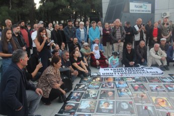 Demokrasi için meydandaydılar. Demokrasi için meydanlardayız