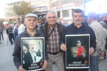 Demokrasi için meydandaydılar. Demokrasi için meydanlardayız