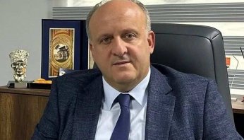 Yeni'de Büyükoğlu aday adaylığına aday 