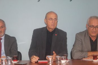 Dilimize dikkat edelim. Birleşmeye mecburuz
