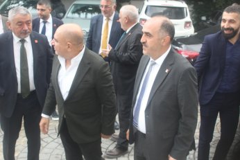 Eskilere: Birbirinizi yemeyin. Yenilere: O kadro sizsiniz