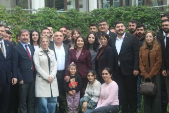 Eskilere: Birbirinizi yemeyin. Yenilere: O kadro sizsiniz