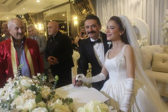 Banu ile Bülent dünya evinde 