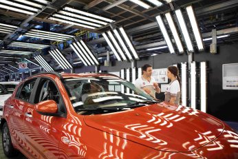 Geleceğe emin adımlarla yürüyoruz