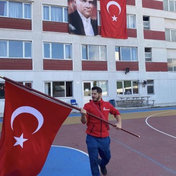 Çayırova Ortaokulu Uzay  Kuzey öğretmene ağlıyor