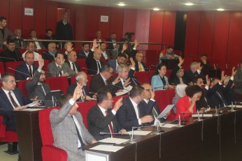 Dikensiz gül bahçesinde okundu. Onaylandı