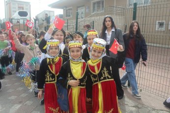 Sokaktan salona 23 Nisan coşkusu 