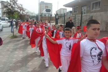 Sokaktan salona 23 Nisan coşkusu 