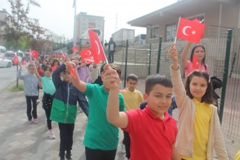 Sokaktan salona 23 Nisan coşkusu 