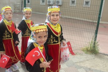 Sokaktan salona 23 Nisan coşkusu 