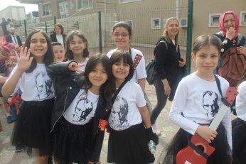 Sokaktan salona 23 Nisan coşkusu 