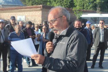 Filistin halkının yanında ve savaştayız