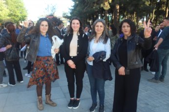 Filistin halkının yanında ve savaştayız