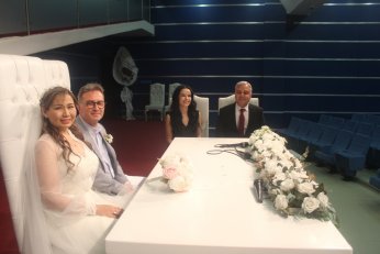 “Evlenelim l…n biz!”