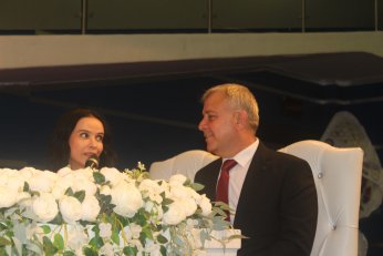 “Evlenelim l…n biz!”