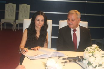 “Evlenelim l…n biz!”