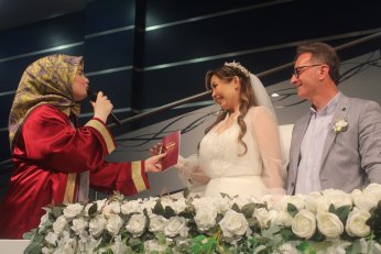 “Evlenelim l…n biz!”