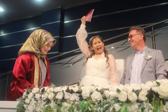 “Evlenelim l…n biz!”