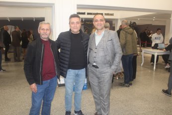 “Evlenelim l…n biz!”