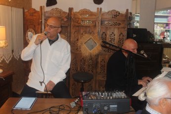 “Evlenelim l…n biz!”