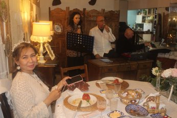 “Evlenelim l…n biz!”