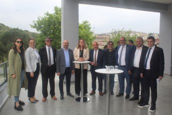 Meclis önü: Saygılar bizden  Mecliste: Saygı duyamıyorum