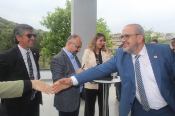 Meclis önü: Saygılar bizden  Mecliste: Saygı duyamıyorum