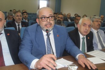 Meclis önü: Saygılar bizden  Mecliste: Saygı duyamıyorum