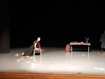 Diziler ve tiyatro birbirini destekler