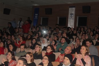 Diziler ve tiyatro birbirini destekler