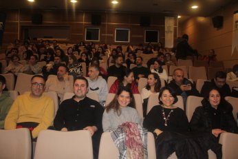 Diziler ve tiyatro birbirini destekler