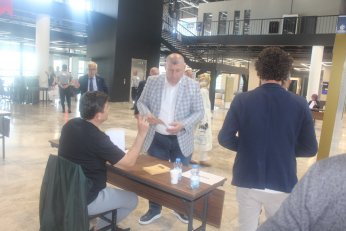 Baskın listeli seçimde bir dalya fark yedi: 111 - 211