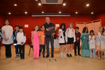 Hayatın çirkinliklerine tiyatrodan direndiler