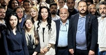 Gençlerin ve kadınların  başkanları ana kademede