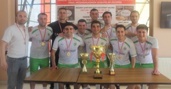Çayırova Polisgücü’nden kupa üçlemesi
