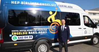 Başkan sözünü tuttu.  Engelliler yeni araca kavuştu 