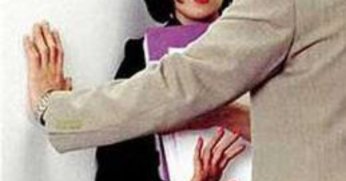 Regl oldun mu? Mini etek sana çok yakışıyor