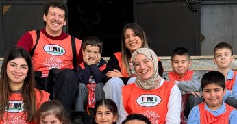 TEMA bu sefer Atatürk İlkokulunu ağaçlandırdı