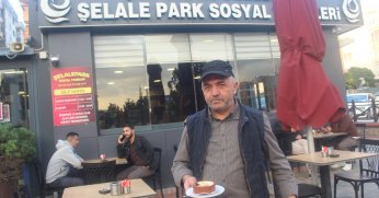 Belediyeden geri aldığı hakkıyla belediye tesisinde sütlaç yedi