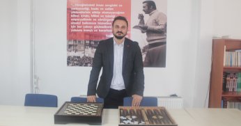 Aküzüm eğitimle başladı. Satranç ve tavlayla sürdürecek