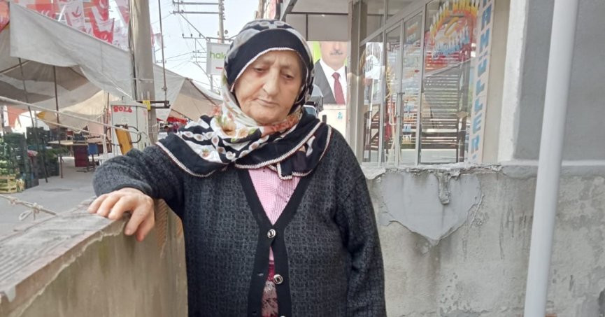 Şehit annesi oğlunun yanında