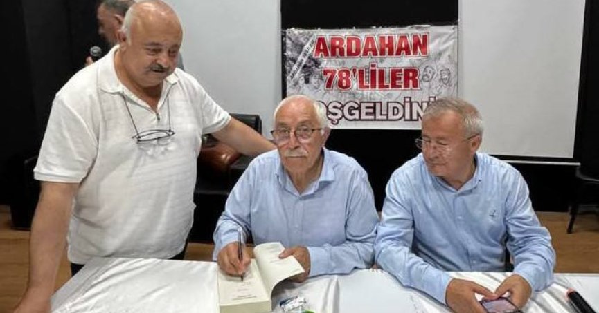 Çiftçi, Kurmaysız Devrimciler’i Esenyurt’ta imzaladı