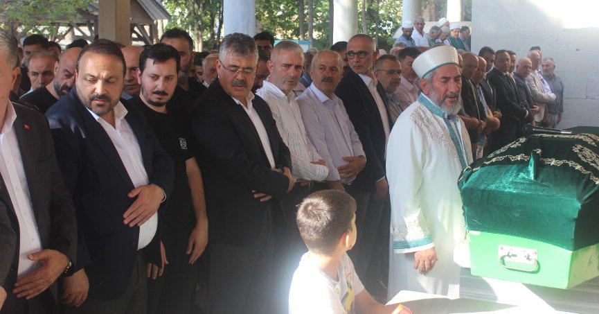 Kamil Uzunmehmet toprağa verildi 