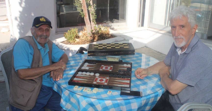 İkisi favori dört aday yarışta