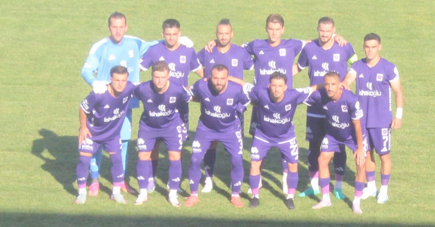 Menekşe attı yattı. Saat farkıyla zirveyi kaptı