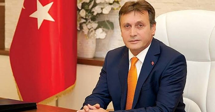 Yüzlerce istifa ve bir adaylığı tetikledi