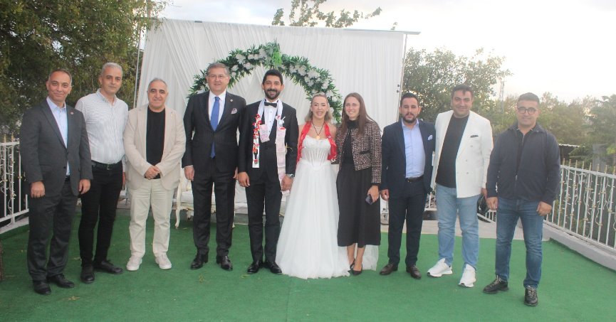 Taban gerildi. Nefesler tutuldu. Düğün dernek!