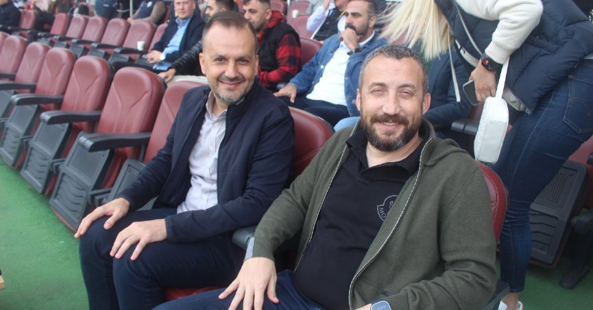 Ön sıra hepimizin İlk sıra bir tek bizim