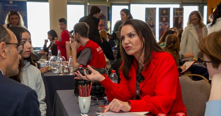 Yalezan İngiltere okullarını ailelerle buluşturuyor