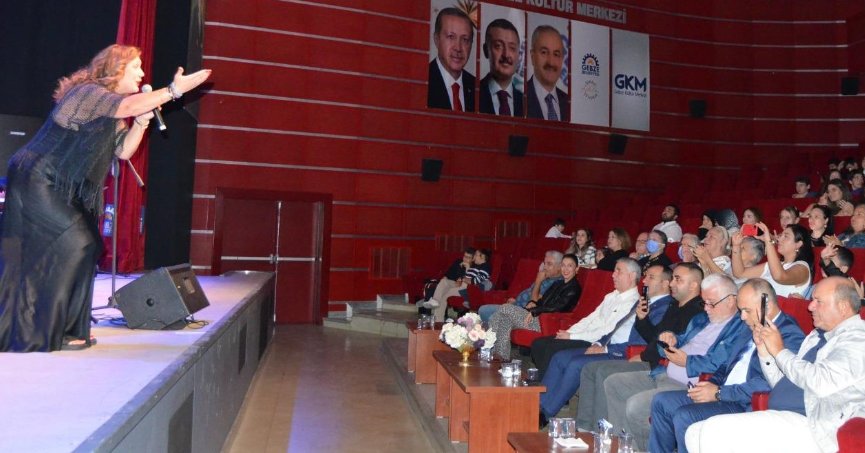 Türküler de onları söylerdi. Bu sefer onlar türkü söyledi